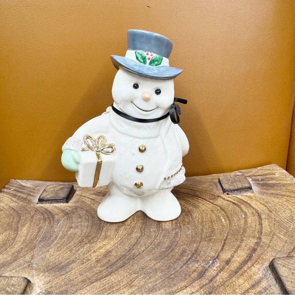 Lenox Frosty Snowman Figurine With Blue Hat Gold Trim Holding Present